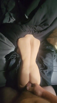 ちゃんとベッドでリルガールとセックスしてる。