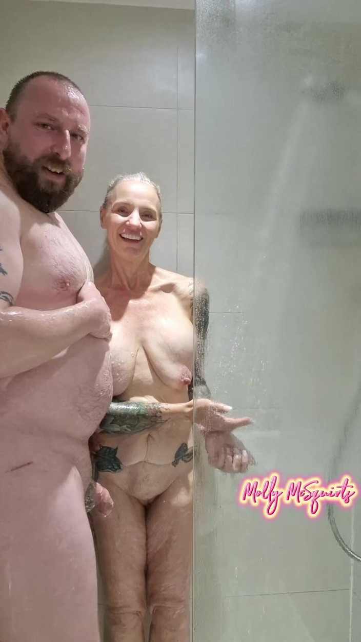 Molly McSquirts: A Shower and Piss with a Londoner