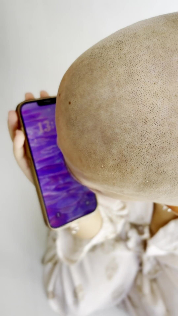 Vilu_and_Mi: Cumtribute – awek botak membersihkan telefonnya selepas itu