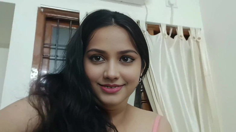 Desisexqueen: Sora vitregă Desi se bucură de sexul ei prima dată