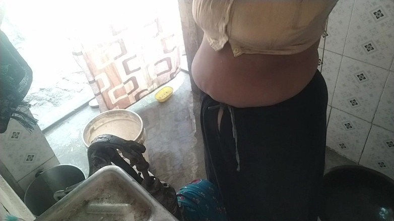 Desi_bhabhi121: Salle de bain, bain desi bhabhi nue
