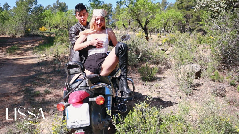 Lissa Brown: Vibrationen in meinem Motorrad, das Pflanzen mit dem E in...