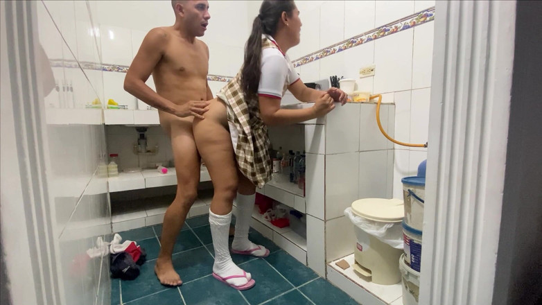 Kanu Eel: Sexo hardcore com uma latina peituda em um uniforme universitário...