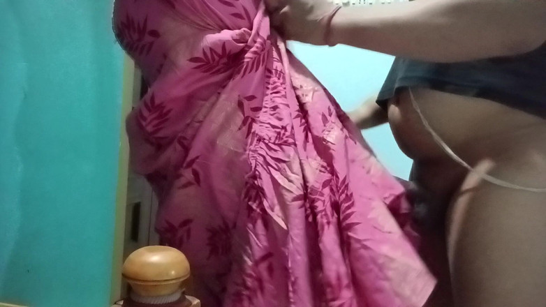 Hot N Sexy: 印度已婚 bhabi 与朋友火辣啪