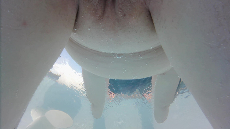 SimoneLive1: Datang bersama kami ke kolam renang