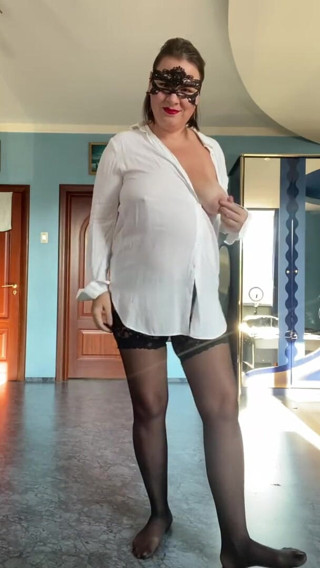 Mary Di: 继母脱衣舞