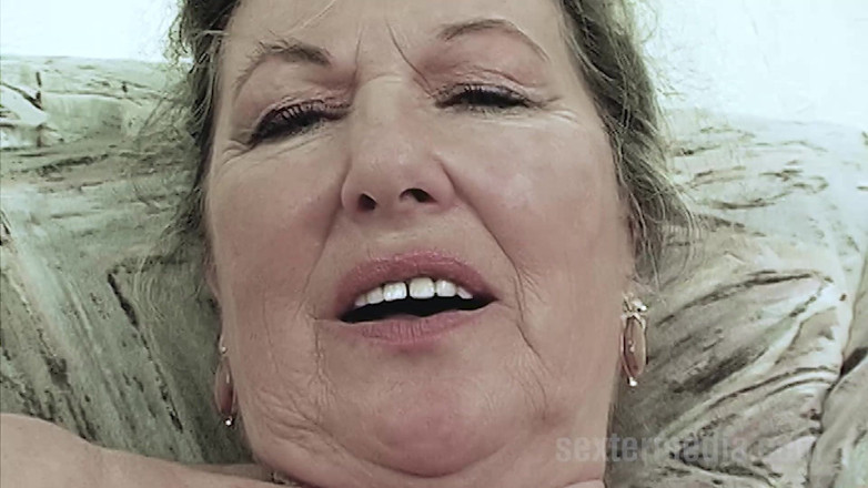 Petty by Sextermedia: La abuela está cachonda para la polla dura