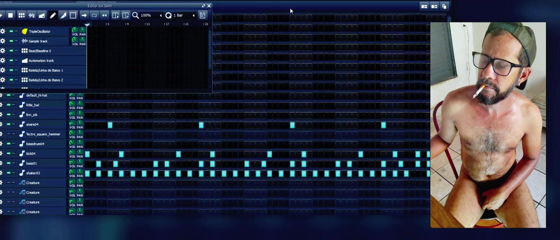 On Computer Playing (Male Smell) On Computer Playing (Male Smell)