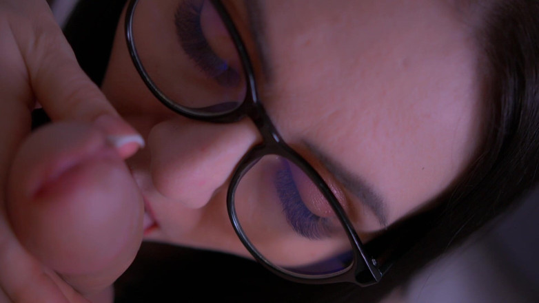 Alexa and Alex Moore: สาวร่านอมควยให้สาวร่าน