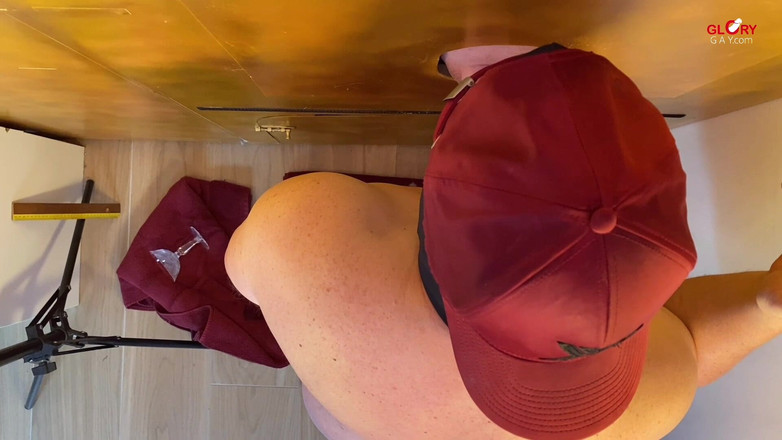 GLORYHOLEGAYS: Piccolo cazzo rigido e arrapato esplode immediatamente - palle trattenute e...