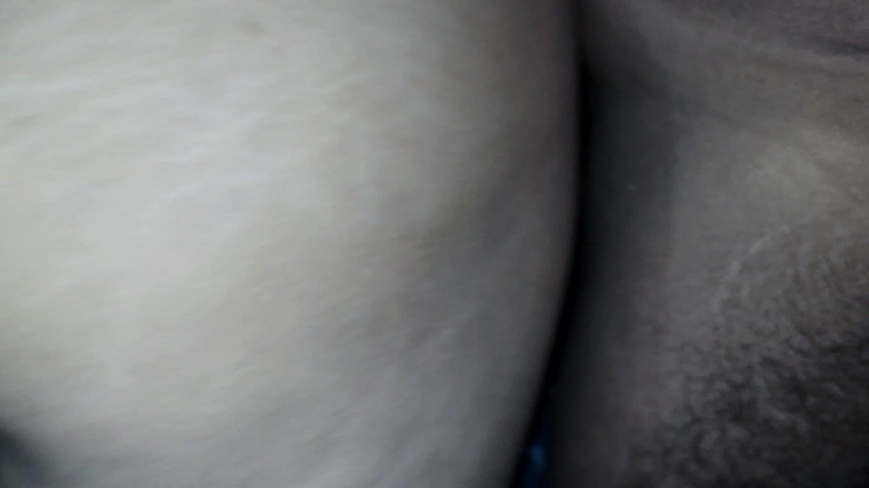 House 3: Hete en schattige vriendin alleen thuis