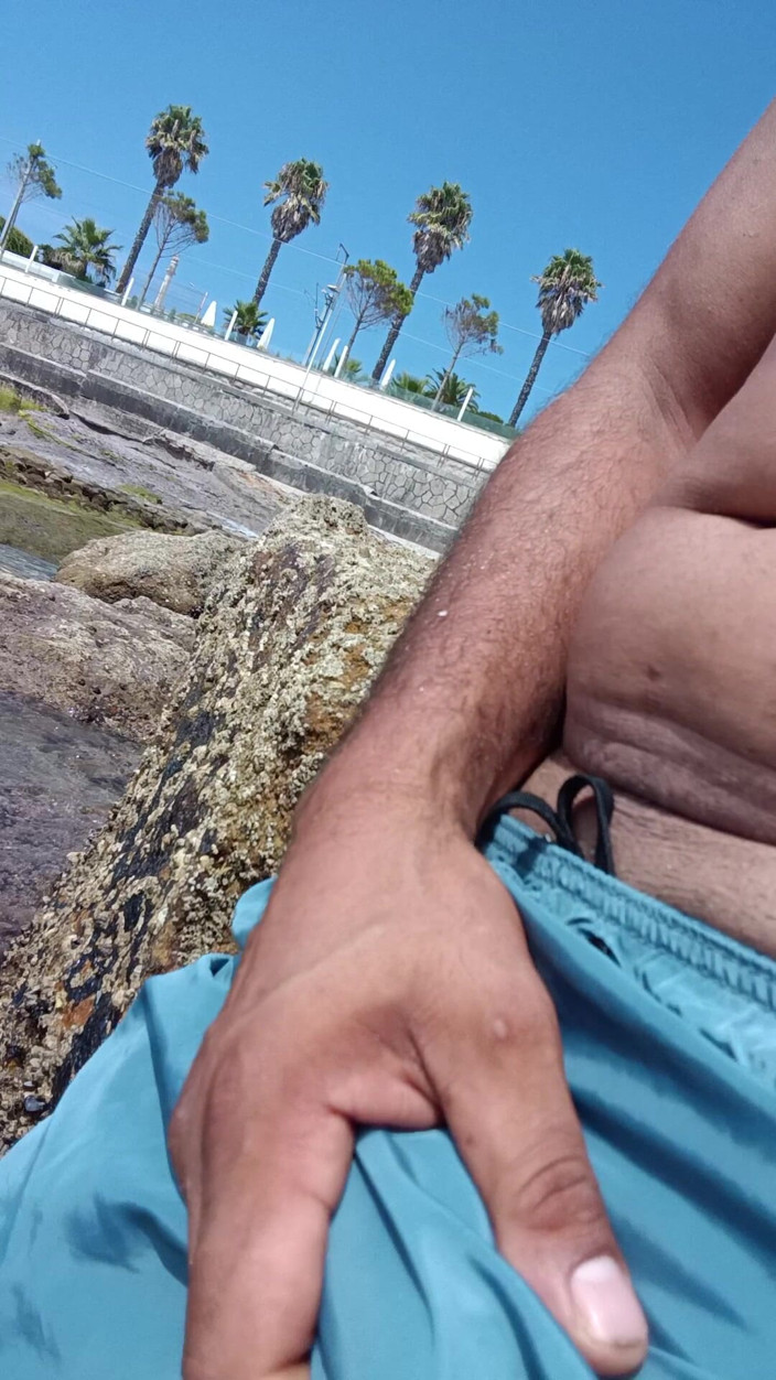 Boy top Amador: Saya ereksi di pantai dan di depan orang
