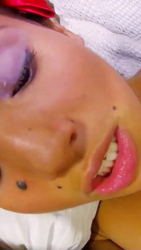 Primeiro casting pornô para a magrinha milf Jade - ela adora paus gordos