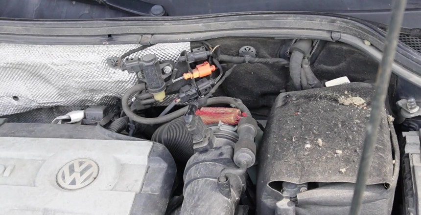 Lea Kirsch: Stranded Car Breakdown - Hot Mechanic Fucks Me Hard Roadside!