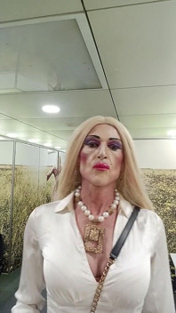 Blondă