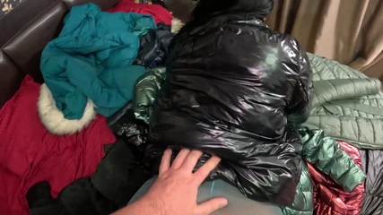 Verschillende glanzende down-jackets gebruikt voor neuken en masturberen 267