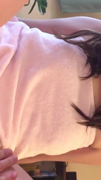 MILF Jepun dengan tetek besar yang saya temui di Internet tiba-tiba disalut ke rumah saya dan merakam video creampie