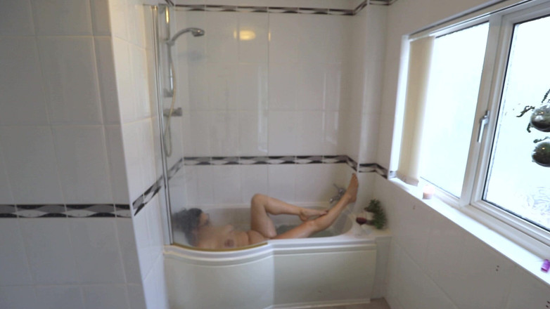 Countess diamond: Assista Me Bathe