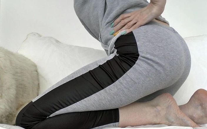 Lady Victoria Valente: Nuông chiều mông quần legging yoga của tôi