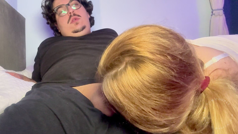 Surya and Dom Couple: 2시간 이상의 입으로 손이 없는 극한 엉성한 딥 스로트, 얼굴과 목에 정액