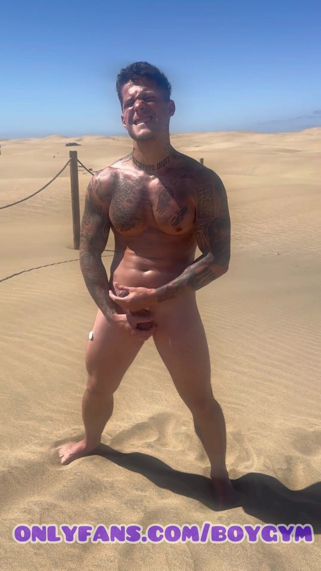 Hot Jock Boygym Play with His Fat Cock in the Beach, People Discover Me (Boy gym)