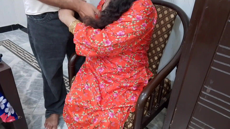 QueenbeautyQB: Makcik India bertetek besar dengan pantat besar