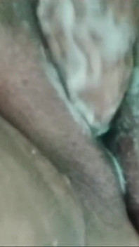 Sexy Filipina MILF Loves Making a Creamy Mess