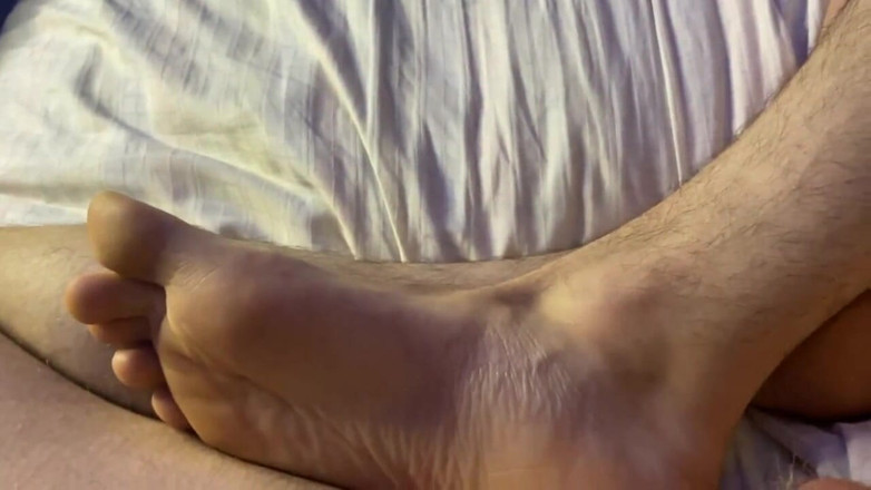 qaz11: handjob on cam-404