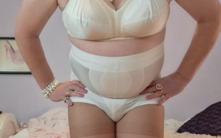 Victoria Lecherri: Plump Granny Tranny in Satin and Pantyhose