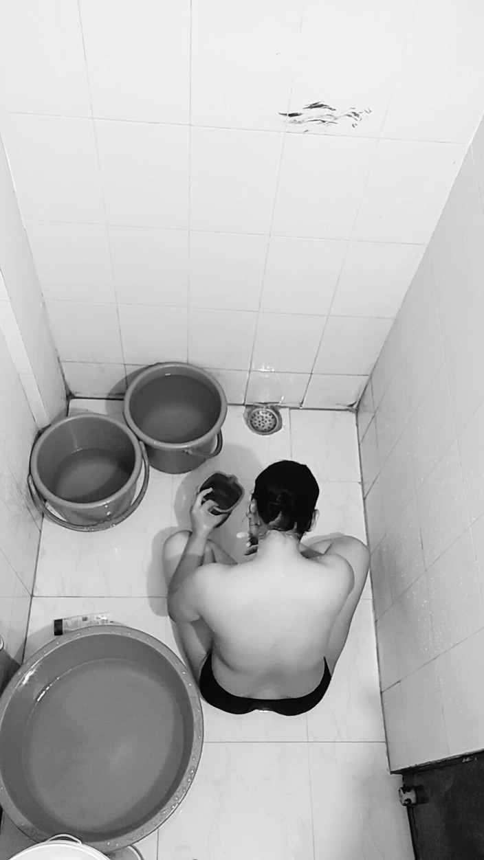 Khushboobhabi: Дезі Бхабхі приймала ванну у ванній кімнаті