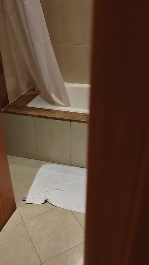 Emma_Alex: La mia sorellastra nell'hotel tunisino