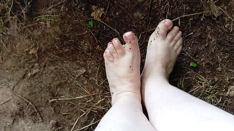 tammara big: Dirty Feet Outside