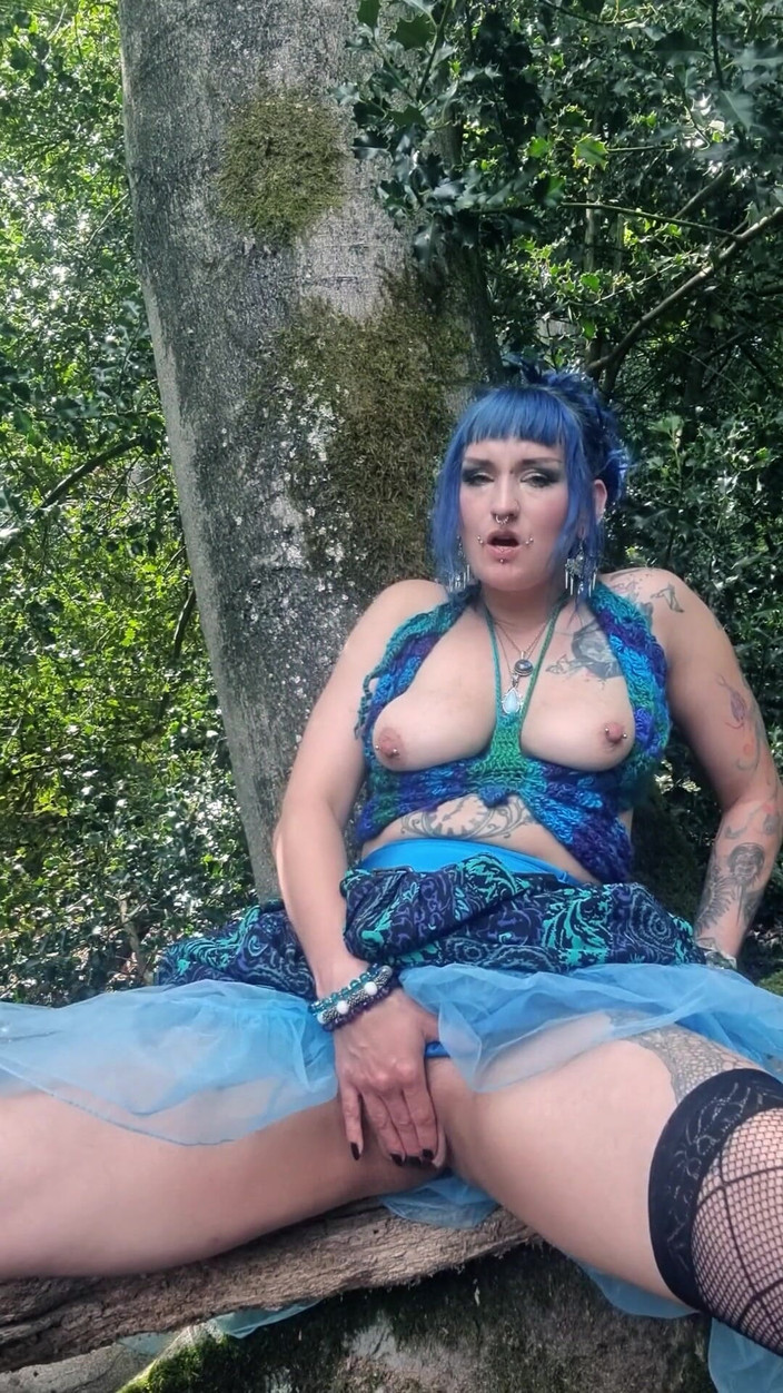 Mania Pigmilk: Butterfly Fairy Plays with Her Pussy and Spanks Her Butt