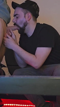 Pohledný hetero řidič Uberu přesvědčen