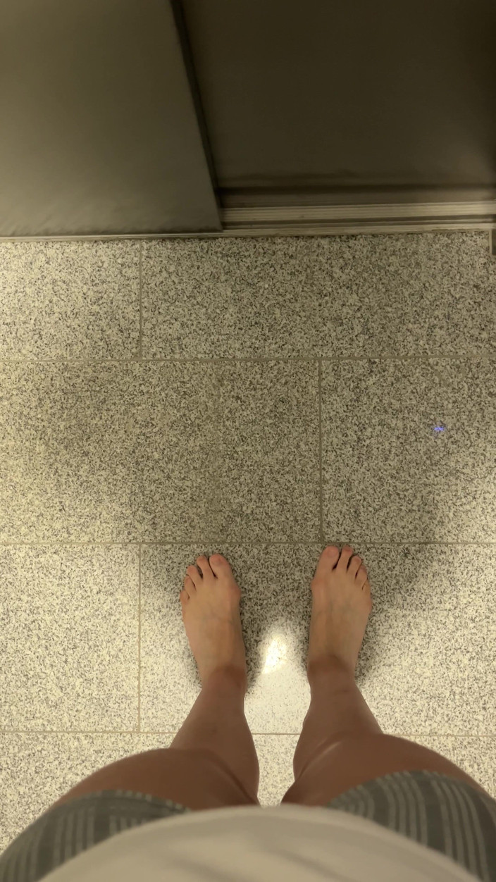 Feet: Overal Op Blote Voeten Lopen