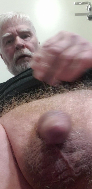 Redhairy4u: Mainan dalam pantat, zakar kecil melancap