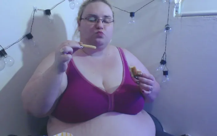 LaLaDelilah: Are you a feeder? Or feedee?