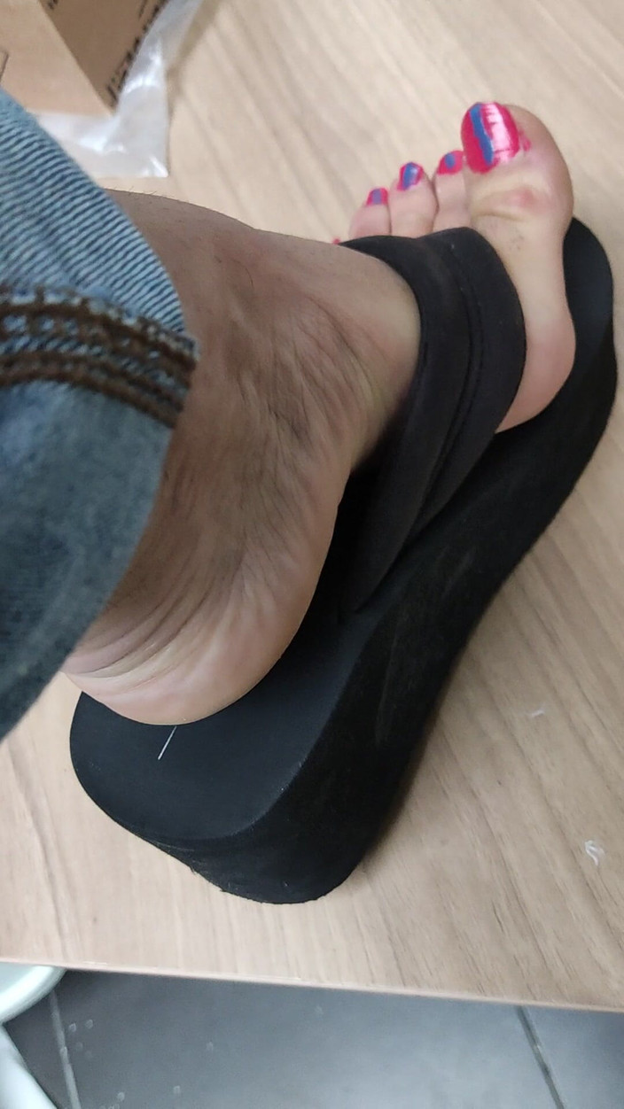 Mutsakin: Fetiš na nohy