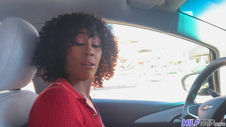 MILF Trip: Misty stone si cewek semok kulit hitam dengan tubuh langsing