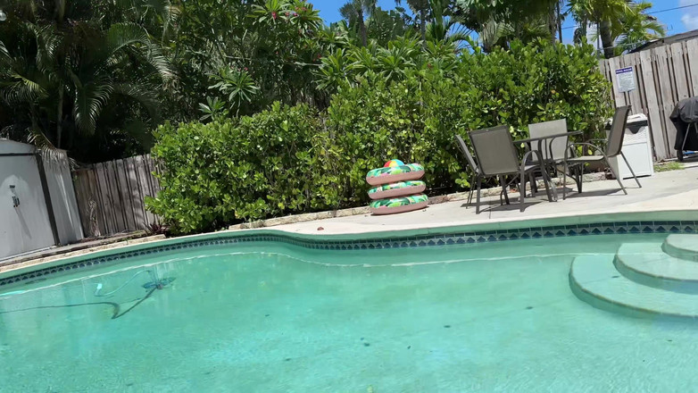 J-Mac: MILF matang berambut merah Andi James dikongkek batang besar Jmac