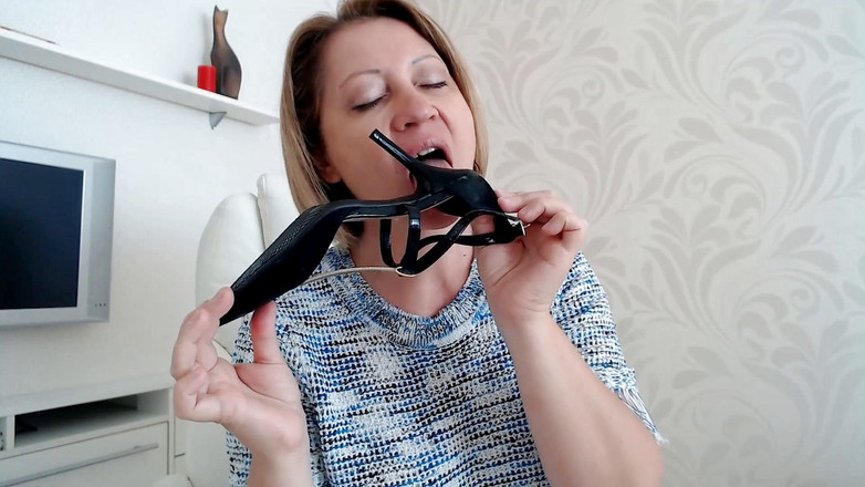 Dream Factory: Uctívání semišových bot