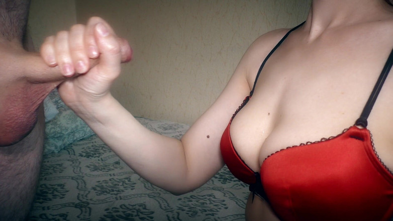 Lovers Couple: 妻は隣人を招待し、彼をオナニーして金玉を空にすることにしました