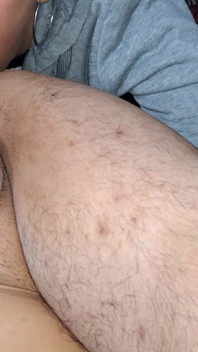 Togliti i vestiti, ti infilarò la lingua nel culo.