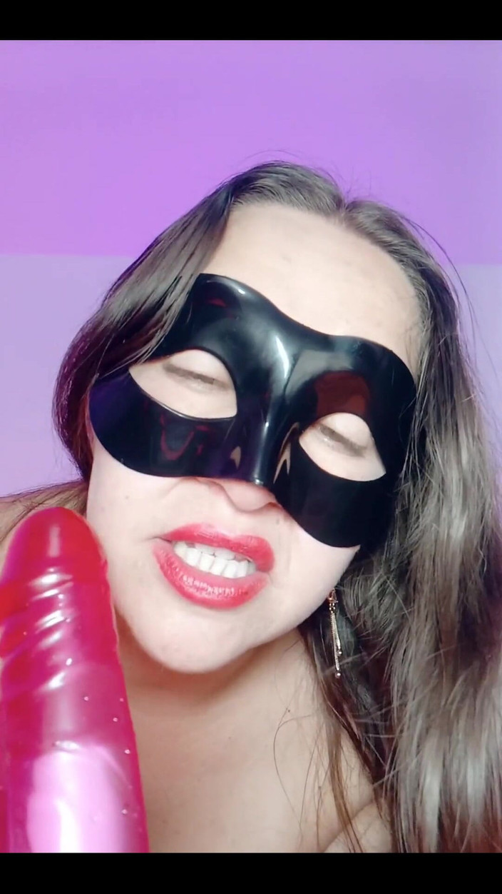 Valery Saenz xxx: Madrasta colombiana com capô de fusca gigante