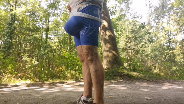 Monster_Meat_: Exhib selfsucking v parc