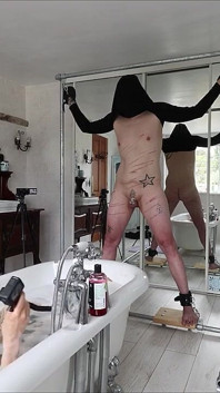 Femdom, bondage, esclave dans le bain