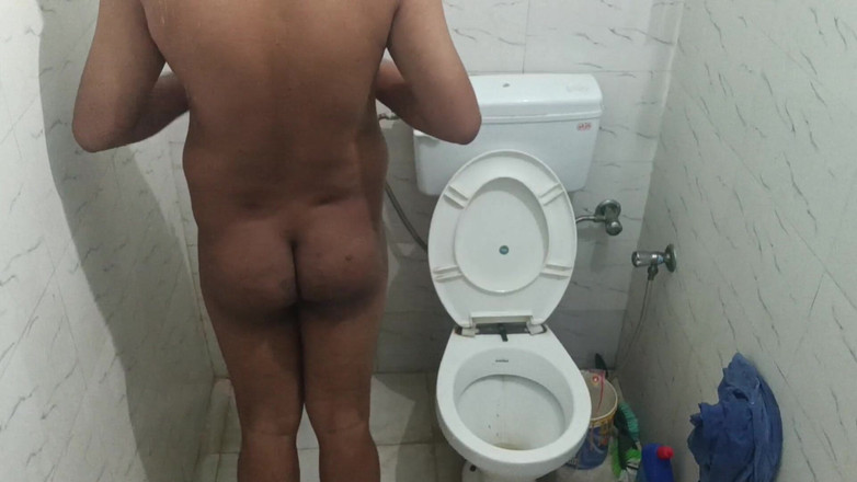 Jyoti Verma: Sobotní nahé taneční představení v koupelně