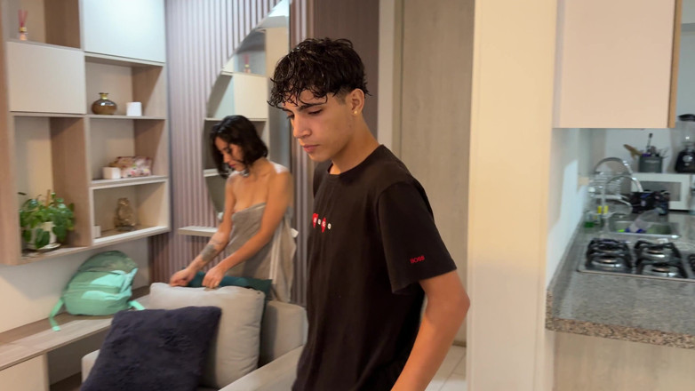 BritannySexxx: 我戴绿帽子的丈夫不知道他最好的朋友偷偷地发现我非常富有。