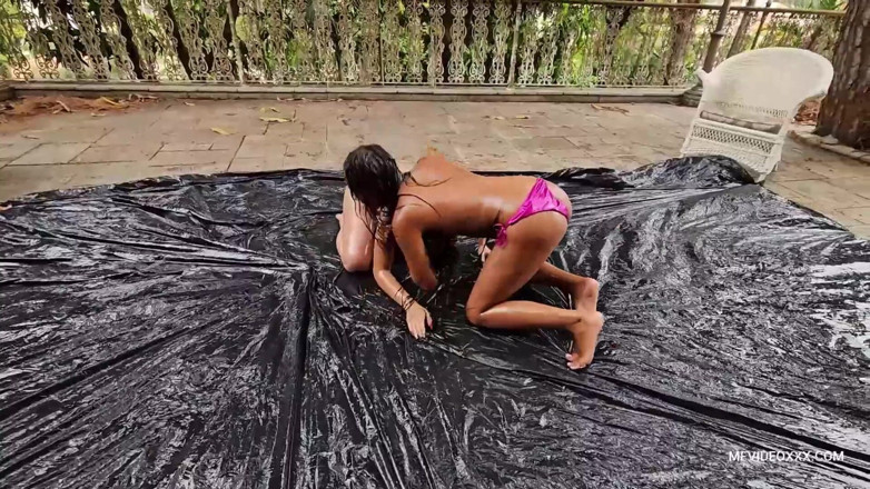 MF Fight: Trois mignonnes se battent à l’huile