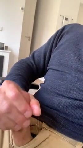 TJenner: Masturbace v čase oběda a ochutnávám své sperma